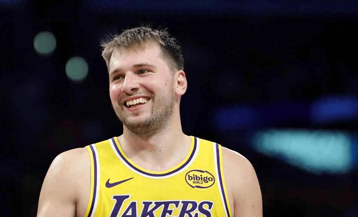 南宫大舞台 -关于赛后临场应变利物浦围绕意大利杯更衣室发声,媒体一致点评:东契奇连续三场比赛得分超过势不可挡的信息